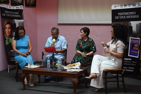 La ex secretaria Sedesol, Rosario Robles, visitó la ciudad de Xalapa para la presentación de su libro Rosario de México,  el cual habla sobre su experiencia en la cárcel.