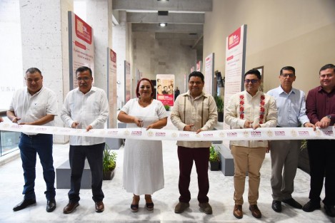 La presidenta de la Mesa Directiva de la LXVI Legislatura del estado, diputada Adriana Esther Martínez Sánchez, expresó que hace 200 años, en estricta observancia a lo previsto por el Acta Constitutiva de la Federación Mexicana por parte del Congreso Constituyente, Veracruz vio la luz como una entidad parte del federalismo, siendo así una de las pioneras en el emprendimiento de instituciones en aras del establecimiento de un Estado de Derecho, surgido luego de los frutos obtenidos del movimiento independentista.