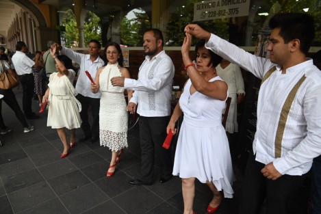 El director de Cultura Danzón, Héctor Ruiz Carmona hace la cordial invitación al próximo evento que será del 19 al 21 de julio en diferentes sedes que serán: parque Juárez, Salón El Caracol y hotel Misión Xalapa.