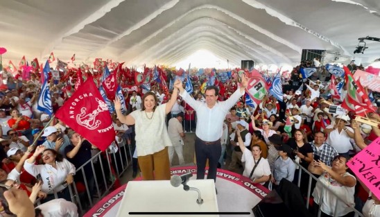 El candidato a la gubernatura José Yunes estuvo junto con la candidata a la presidencia Xóchitl Gálvez, reunido con maestros en Boca del Río, Ver. 