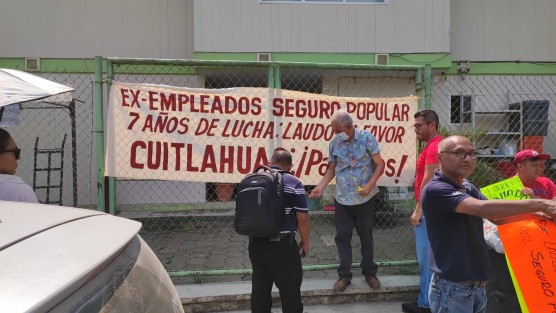 Ex trabajadores del Seguro Popular se manifestaron en la Secretaría de Salud para presionar por la falta de pago de laudos ya ganados por despido desde 2016. A la vez, otros sindicalizados se manifestaron demandando cambios de adscripción. 