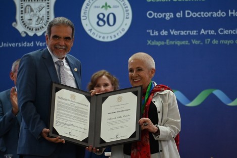 En Sesión Solemne del Consejo Universitario General (CUG), la Universidad Veracruzana entregó los Doctorados Honoris Causa a la investigadora en pedagogía Alicia de Alba Ceballos y la actriz de cine, televisión y teatro María Rojo.