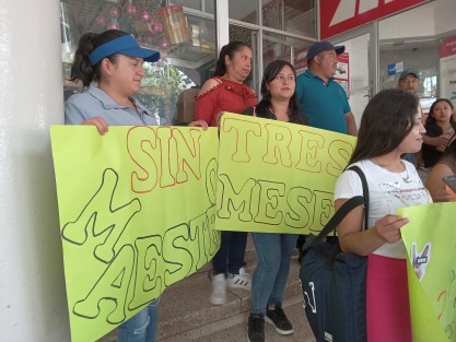 Padres de familia exigen profesor para la escuela Santa Ana, Tierra y Libertad, de Jalacingo, Ver.. Expusieron que los estudiantes llevan 3 meses sin docente.