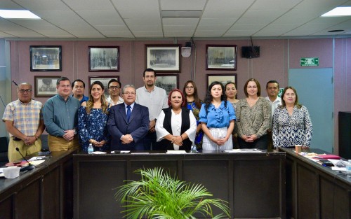 La presidenta de la Mesa Directiva de la LXVI Legislatura del estado, diputada Adriana Esther Martínez Sánchez, encabezó la reunión interinstitucional con representantes de la organización ChildFund México, autoridades de las secretarías de Gobierno (Segob) y de Educación de Veracruz (SEV) en la que analizaron diversos temas relacionados en materia educativa.