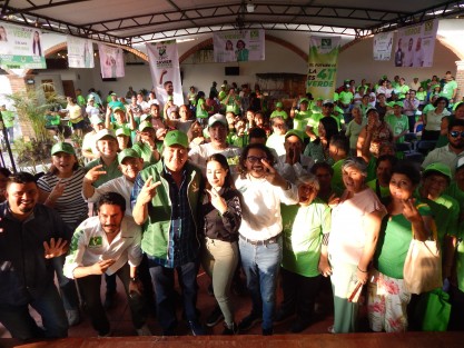  El candidato a diputado local por el distrito de Coatepec de la coalición Sigamos Haciendo Historia en Veracruz, el Profe Ramón Díaz, recibió el respaldo de las y los militantes y simpatizantes del Partido Verde Ecologista de México, quienes le garantizaron llevarlo al triunfo este próximo 2 de junio.