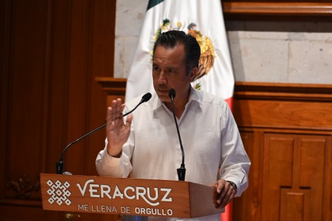 El 43 por ciento de los hospitales y centros de salud de Veracruz han pasado a IMSS-Bienestar, producto del convenio firmado entre la federación y el estado, donde se establece que estos inmuebles estarán cargo de dicha institución, precisó el gobernador Cuitláhuac García Jiménez.