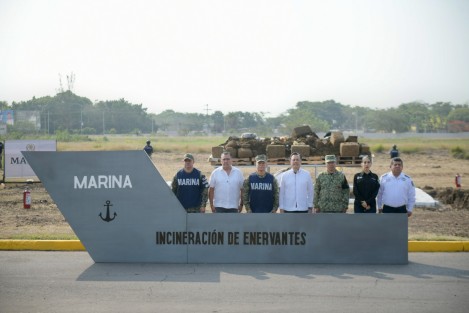 En las instalaciones de la Base Aeronaval de esta ciudad, en Las Bajadas, la Fiscalía General de la República y la Secretaría de Marina dieron destino legal a los estupefacientes, relacionados con diversas carpetas de investigación y averiguaciones previas; personal del Órgano de Control Interno y peritos de la instancia supervisaron y verificaron los procedimientos.