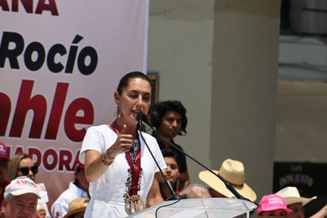 Bajo un intenso sol, con 33 grados de temperatura, Xalapa fue la sede del cierre de campaña de la candidata a la gubernatura de Veracruz, Rocío Nahle, quien fue acompañada por la candidata presidencial Claudia Sheinbaum. 