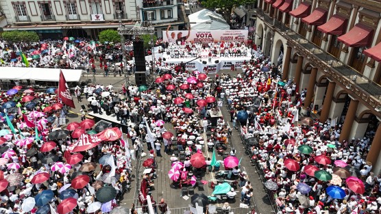 Bajo un intenso sol, con 33 grados de temperatura, Xalapa fue la sede del cierre de campaña de la candidata a la gubernatura de Veracruz, Rocío Nahle, quien fue acompañada por la candidata presidencial Claudia Sheinbaum. 