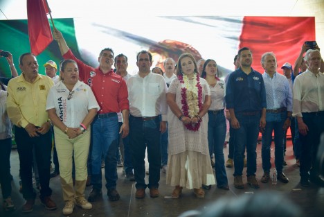 Este domingo José Yunes y Xóchitl Gálvez cerraron campaña en Coatzacoalcos, Ver., acompañados del Presidente del PRI Alejandro Moreno Cárdenas y dirigentes de los partidos y candidatos. 