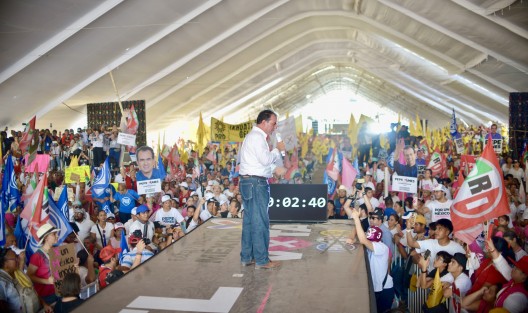 Este domingo José Yunes y Xóchitl Gálvez cerraron campaña en Coatzacoalcos, Ver., acompañados del Presidente del PRI Alejandro Moreno Cárdenas y dirigentes de los partidos y candidatos. 