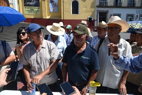 Cafetaleros de Coatepec y alrededores demandan un programa emergente y especial de apoyo por la afectación provocada por la sequía de estos últimas semanas.

