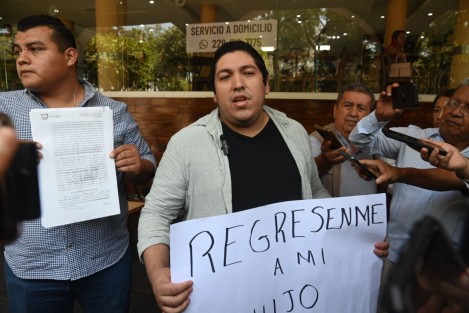 En un nuevo caso de disputa por custodia de los hijos, Luis Orlando Olivo Jiménez denunció públicamente que su hijo fue separado de su lado pese a contar con su custodia provisional. Al parecer su madre con ayuda de otras personas, entre ellos policías se lo habría llevado. Foto: 