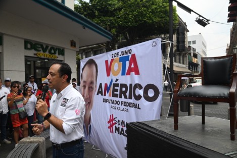 El candidato a la diputación federal Américo Zúñiga desde el centro de Xalapa agradeció a los medios de comunicación y a sus colaboradores el apoyo durante la campaña.