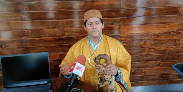 En Xalapa, Enrique Martin, El Brujo Mayor de Catemaco, predice el triunfo de una mujer en la presidencia de la República; es Claudia, dijo. Para la gubernatura dice que Yunes, aunque tal vez sea Nahle.  Así sus predicciones. 