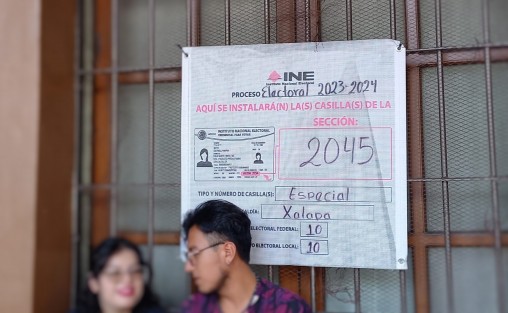 A partir de hoy se ven en el centro de la capital veracruzana los preparativos para la jornada electoral del domingo. 