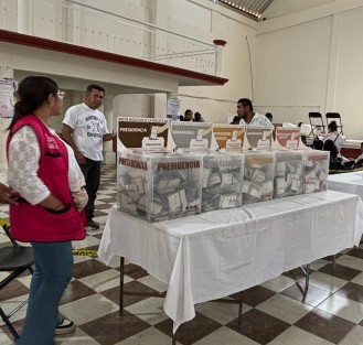 En el municipio de Rafael Lucio, a las 2 de la tarde, las urnas al tope.