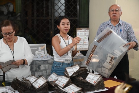 En las casillas de Palacio de Gobierno y Municipal el conteo se llevó a la vista de todos. 
