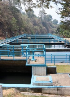 La mañana de este lunes, habitantes de la zona de La Barranca cerraron las válvulas de la presa Los Colibríes, principal fuente de abasto de la ciudad, por lo que se exhorta a la población a hacer un uso racional del agua mientras se atiende esta problemática.