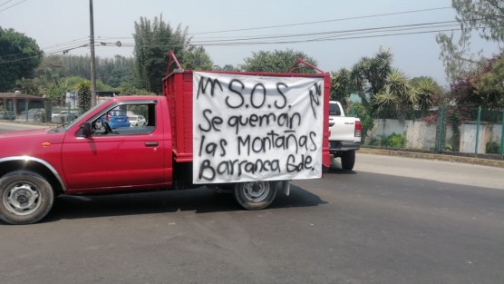 -Pobladores de Ixhuacán de los Reyes bloquearon varios puntos, entre estos la Xalapa-Coatepec. Demandan la atención a incendios. También bloquearon la vialidad hacia Las Trancas, entre otras. 