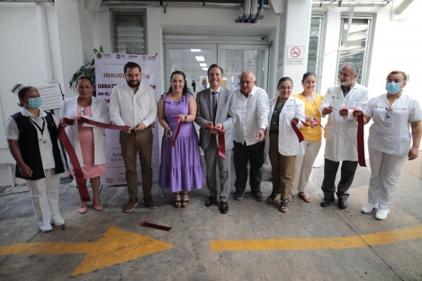 Este martes el gobernador Cuitláhuac García Jiménez acudió a realizar el corte de listón de obras de rehabilitación en el Hospital Regional de Xalapa Dr. Luis F. Nachón acompañado por la secretaria de Salud, Guadalupe Díaz del Castillo Flores, y la coordinadora del IMSS-Bienestar en Veracruz, Romana Gutiérrez Polo.