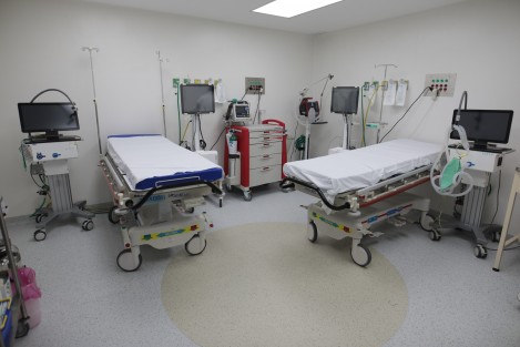 Entre 2019 y 2020, el Gobierno estatal intervino cinco quirófanos y la central de esterilización del Hospital Regional de Xalapa Dr. Luis F. Nachón, y a partir de 2023 rehabilitó el área de Urgencias, el Laboratorio de Anatomía Patológica, el sistema de aire acondicionado y la azotea mediante impermeabilización.