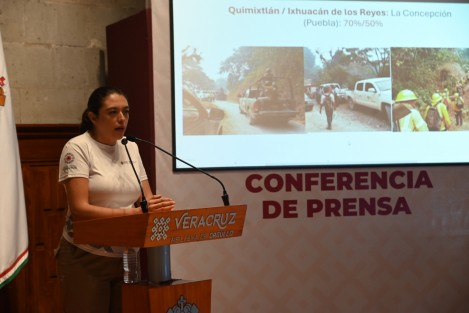 Durante la conferencia de prensa del gobernador Cuitláhuac García, la Secretaria de Protección Civil, Guadalupe Osorno, informó sobre los avances y estrategias del combate a incendios en Veracruz que coordinamos los 3 órdenes de gobierno. Foto: 