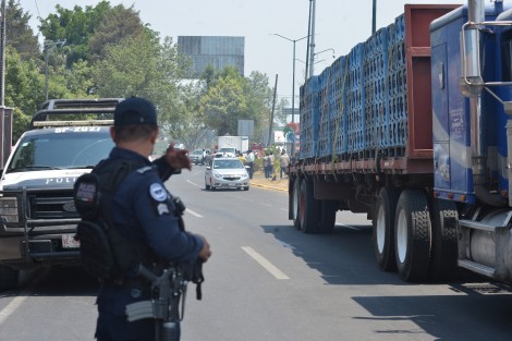 Tras dialogar con granaderos, pobladores de Ixhuacán liberaron la carretera Xalapa-Coatepec, reanudándose la circulación. 