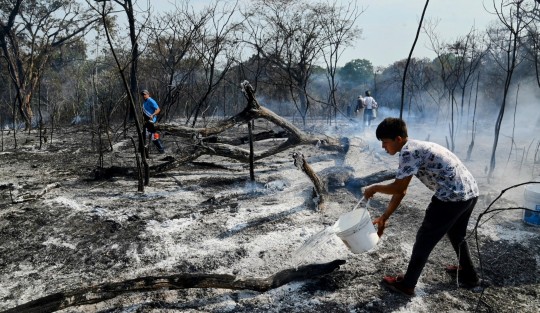 Habitantes de comunidades cercanas a La Estanzuela, lograron controlar el incendio de un pastizal, el cual afectó varias hectáreas. Hicieron uso de cuanto tuvieron a mano para controlar el fuego. 