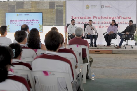 La Secretaría de Trabajo, Previsión Social y Productividad, junto al Colegio de Estudios Científicos y Tecnológicos del Estado de Veracruz, participó en las jornadas profesiográficas del Instituto Tecnológico de Coatzacoalcos (ITESCO) a fin de brindar a los jóvenes herramientas que les permitan elegir, de manera informada, una carrera universitaria.