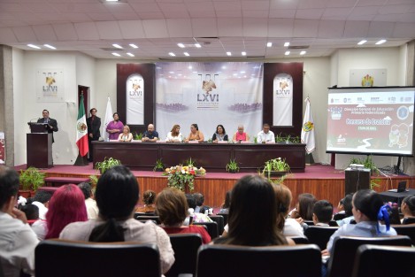 La presidenta de la Comisión Permanente de Educación y Cultura de la LXVI Legislatura, diputada Illya Dolores Escobar Martínez, fue partícipe del festival estatal Soñando con la Palabra 2024, en su división de oratoria, coordinado por la Secretaría de Educación de Veracruz (SEV), a través de la Subsecretaría de Educación Básica y la Dirección General de Educación Primaria Federalizada.