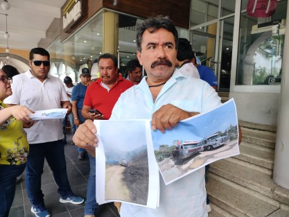 Los quejosos mostraron fotos como evidencia de que han ayudado en varios siniestros.