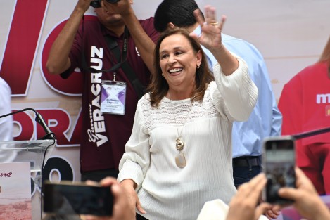 Luego de obtener 2 millones 124 mil 214 votos de los veracruzanos en las pasadas elecciones, Rocío Nahle García recibió la constancia de mayoría y fue declarada Gobernadora Constitucional Electa del Estado de Veracruz por el Consejo General del Organismo Público Local Electoral. 