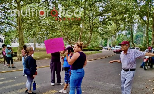 Un grupo de vecinos de la colonia Progreso protestaron en la avenida Acueducto y avenida Xalapa debido a la falta de agua potable. Fundamentos 