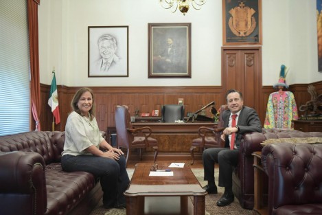 Este lunes se reunieron en la sede del Poder Ejecutivo el gobernador Cuitláhuac García Jiménez y la gobernadora electa, Norma Rocío Nahle García, a fin de establecer los acuerdos para una entrega-recepción ordenada y transparente como demanda la sociedad veracruzana que confía en el proyecto de transformación. 