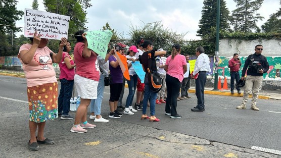 Un grupo de vecinos de la colonia Progreso protestó en la avenida Xalapa a la altura de la calle Villahermosa, debido a que lleva 26 días sin agua potable. 