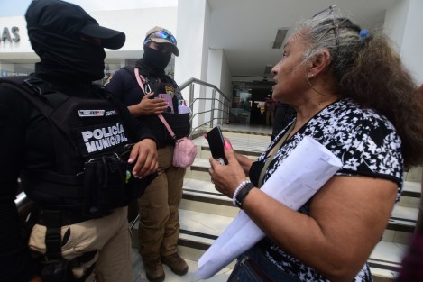 Habitantes de la Unidad del Bosque  protestaron en la avenida Miguel Alemán por falta de agua.