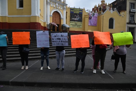 Posteriormente, se manifestaron en la Plaza Lerdo para exigir justicia, pues afirman que lo mató la Policía Municipal en los separos de ese municipio.