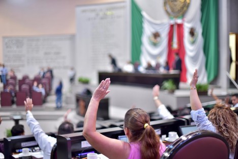 El Pleno de la LXVI Legislatura autorizó al titular del Poder Ejecutivo del estado otorgar en comodato condicional los bienes inmuebles identificados como Estadio de Fútbol Luis Pirata Fuente, y el Centro de Alto Rendimiento (CAR) del municipio de Veracruz, a favor de la sociedad mercantil CF Veracruzano S. A. de C. V.