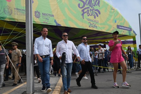Recorrido del secretario de Turismo, Iván Martínez Olvera, junto a autoridades municipales de Boca del Río y corporaciones de auxilio y seguridad a unas horas de que inicie el SalsaFest 2024, en las instalaciones del Salsódromo.