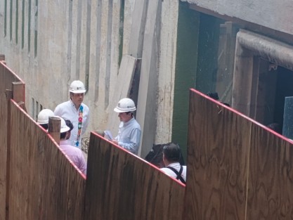 Junto con la titular de Secretaría de Cultura, Silvia Alejandre Pardo, el Gobernador Cuitláhuac García Jiménez recorrió las obras de restauración de El Ágora de la Ciudad, mismas en las que se invierten 15 mdp y que estarán concluidas a finales de julio. 