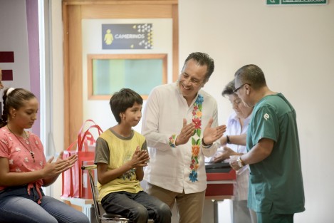 El mandatario reiteró a los beneficiarios que los acompañará y atenderá sus necesidades, lo que me llena de gusto es que me pueden escuchar y lo mejor es que van a poder aspirar a una vida con mucho amor. 