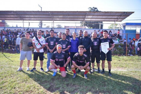  En un ambiente de camaradería, la Fiscalía General del Estado, llevó a cabo un torneo relámpago de fútbol, en conmemoración al Día del Padre. 