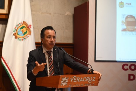 El gobernador Cuitláhuac García Jiménez descartó persecución política en contra del panista Miguel Ángel Yunes Márquez, senador electo de primera minoría, luego de que en días pasado fue citado en un juzgado para responder por presuntos delitos de falsedad ante la autoridad y fraude procesal.
