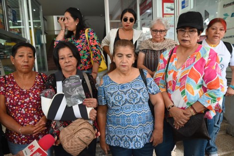 Integrantes del Colectivo de Búsqueda Familiares Xalapa recriminaron la decisión del alcalde Ricardo Ahued Bardahuil de posponer la construcción del SEMEFO en el panteón de Palo Verde. 