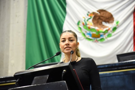La diputada Maribel Ramírez Topete presentó al Pleno un Anteproyecto de Punto de Acuerdo para que este Congreso exhorte a la Comisión Nacional del Agua (Conagua), al Gobierno del Estado y a las empresas encargadas de proporcionar el servicio y convoque de inmediato a una mesa de diálogo y trabajo con los municipios que están padeciendo la falta del vital líquido.