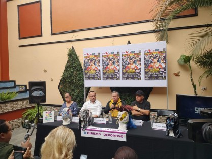 El director de Turismo Municipal, Josué Vázquez, en compañía de empresarios y luchadores anunciaron el evento de lucha libre Clasemanía,  a realizarse el 21 de junio en la Arena  Xalapa de esta ciudad. 