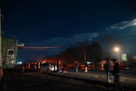 Pobladores se mostraban enardecidos por la muerte de dos hermanos, luego del enfrentamiento contra elementos de la Guardia Nacional, Policía Estatal y Fuerza Civil que intentaron desalojarlos. 