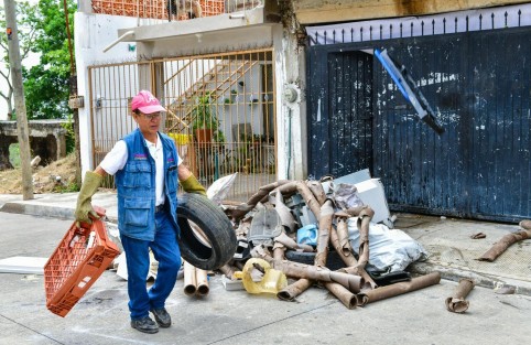 Las direcciones de Limpia Pública y de Salud del H. Ayuntamiento de Xalapa realizaron este sábado una Jornada De Descacharrización  en la colonia Lealtad Institucional. Las rutas incluidas fueron las calles Popocatépetl, Privada Dos Arbolitos, 2 Arroyos, Cristal y 13 de Septiembre.