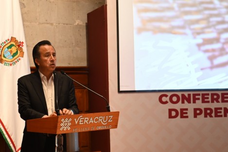 En operativo coordinado, las fuerzas de los tres órdenes de gobierno en la zona conurbada de Veracruz ubicaron y aseguraron un inmueble donde, de manera preliminar, se presume hay más de doscientas armas largas, informó el gobernador Cuitláhuac García Jiménez.